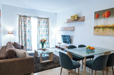 Cosy APT in Sliema- 2 mins walk from sea
