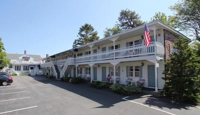Holiday House Inn