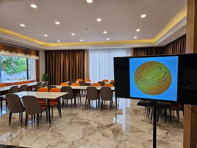 The Waterfront Oasis