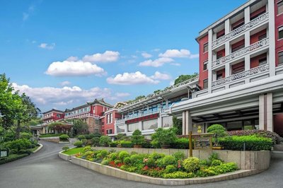 Huabei Hotel on West Lake