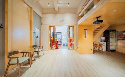 Captain No. 5 Youth Hotel