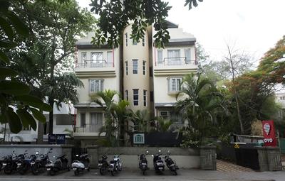 OYO 1216 Hotel New White House