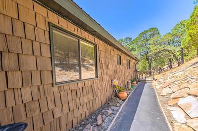 Scenic Hideaway w/ Deck & Grill ~ 6 Mi to Ruidoso!