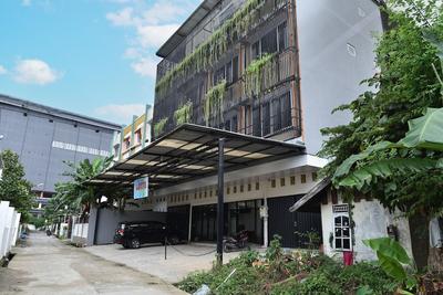 OYO 93503 Lotte Residence