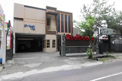 RedDoorz near Terminal Condong Catur 2