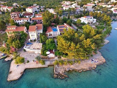 Fantastic Holiday Home With Amazing Garden, Private Pool, Directly on the Beach