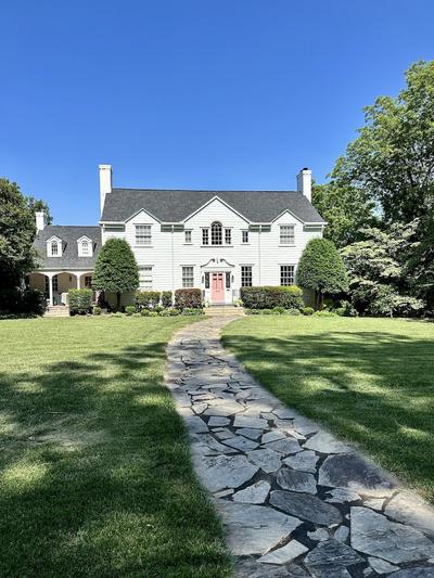 The Holly and Ivy Inn