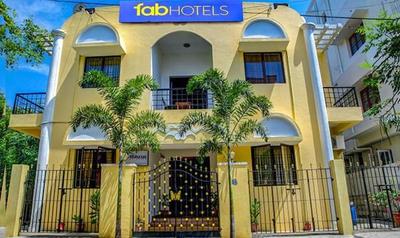 Fabhotel Roselle Stays