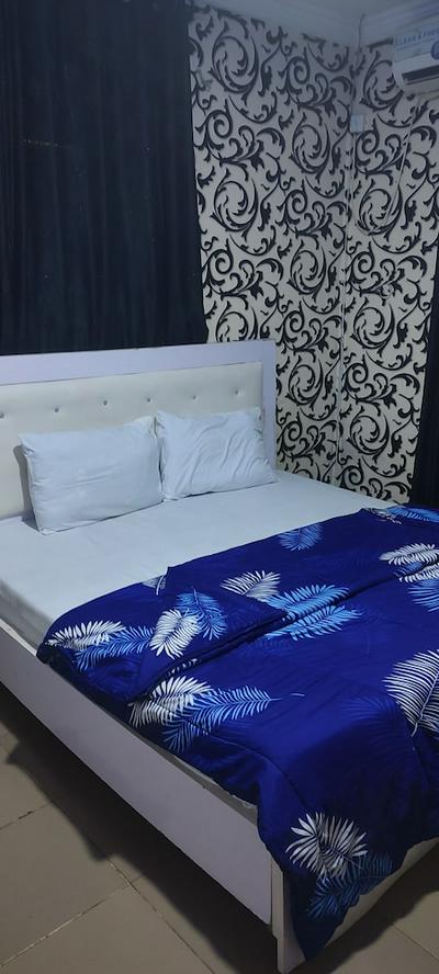 White Emirates Hotel and Apartment