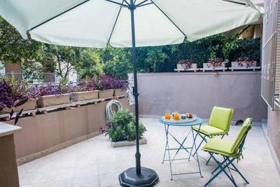 Fine Homey Cosy Apartment With Patio Near Metro
