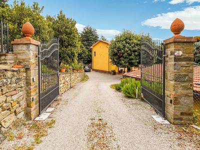 Cottage in Tuscany With Pool & Olive Groves