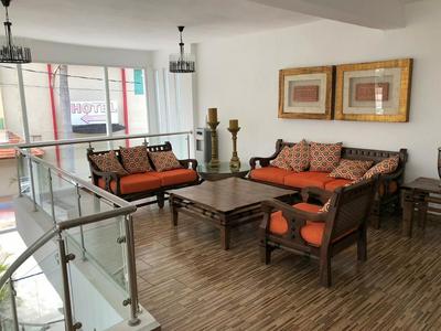 The Garden Hotel y Restaurant