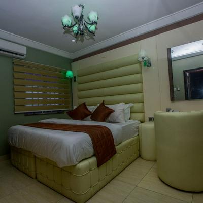 Doreen Grand Hotel & Suites
