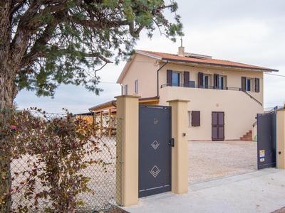 Farmhouse Tent in Fermo Near Adriatic Sea