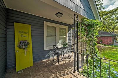 Pet-friendly Brenham Cottage w/ Yard!