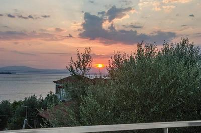 Nina's Villa, Cosy Seaview Retreat