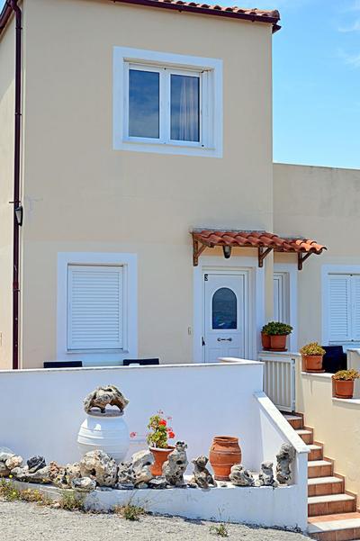 Manos Apartments