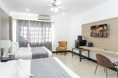 Pickwick Park View Hotel