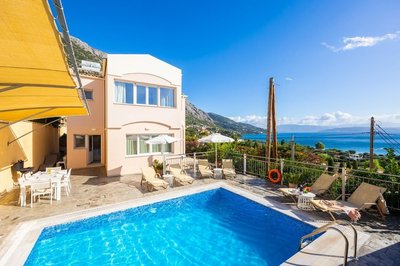Villa Cleo Beach in Mparmpati