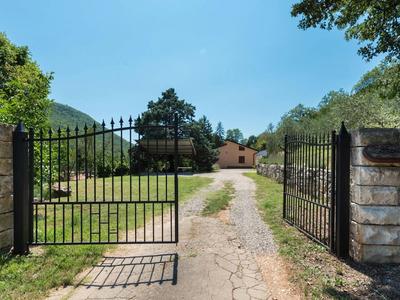Charming Apartment in Rasa-labin