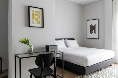 Elliot Petralona, Athens