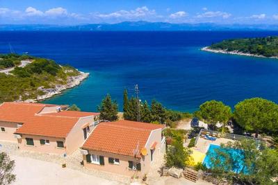 Dolphin Studio Swimming Pool Walk to Beach Sea Views A C Wifi Car Not Required - 559