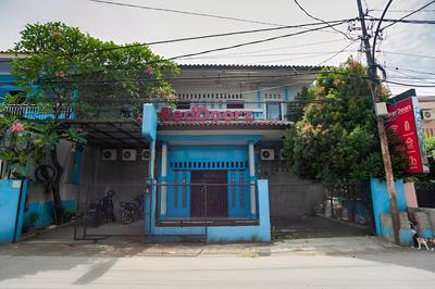 RedDoorz Syariah near Margonda Raya