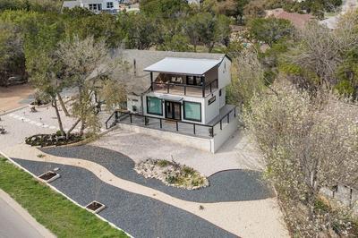 Lago Vista Home w/ Putting Green, Pool & Jacuzzi