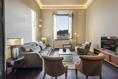 Luxury River View Apartment by MMega