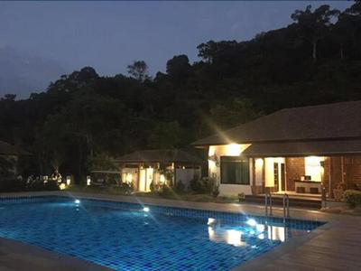 Koh Ngai Paradise Beach Resort