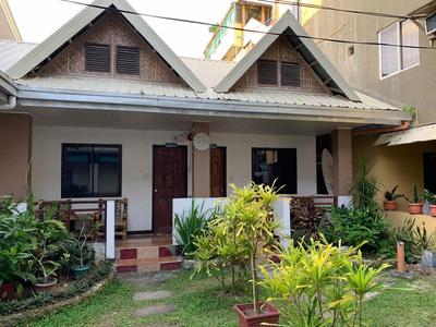 St Vincent Cottages Dee and Timmy Side