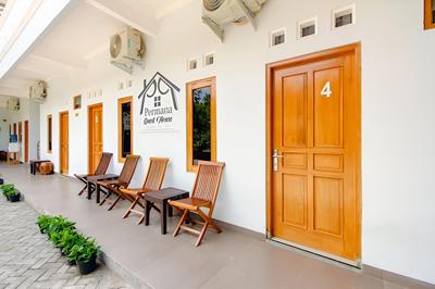 OYO Living 2217 Permana Guesthouse Syariah