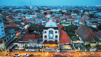 Front One Hotel Mesir Surabaya