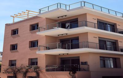 Laura Suites