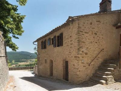 House in Tuscany Near Castello di Montozzi
