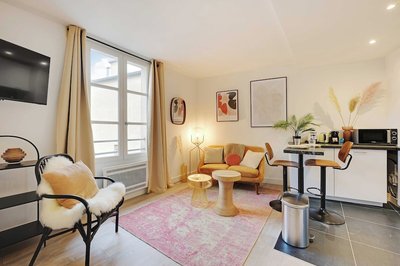 Charming Duplex in Marais for 2 People