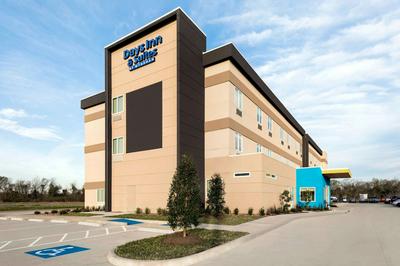 Days Inn & Suites by Wyndham Beaumont West / I-10 & Walden