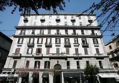 Napoli's Gold Hotel