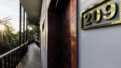 Shintana Saya La Maison