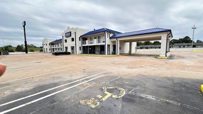 Dreamland Inn and Suites