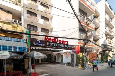 RedDoorz near Lotte Cinema Cong Hoa