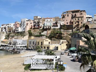 Splendid Holiday Home in Castellammare del Golfo near Beach