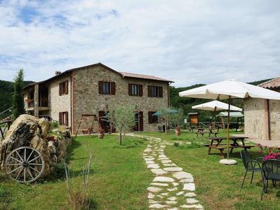 Farmhouse Near Lake Trasimeno With Pool