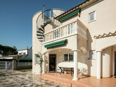 Holiday Home With Private Pool in Sant Pere Pescador