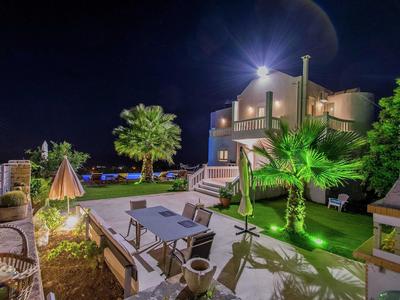 Infinity Pool Villa With Sea Views Near Rethymno City & Beach and Shaded BBQ