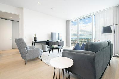 Fabulous Three-bedroom Apartment by the River, Photo 2