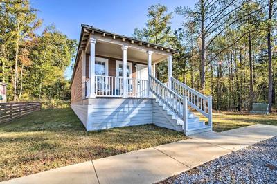 2 Mi to Msu: Chic Cottage Retreat w/ Yard!