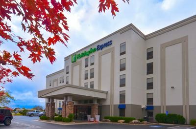 Holiday Inn Express Fayetteville- Univ of AR Area by IHG