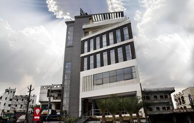 OYO 7627 Royal Plaza