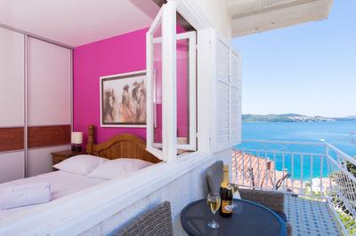 Apartment With Breathtaking sea View